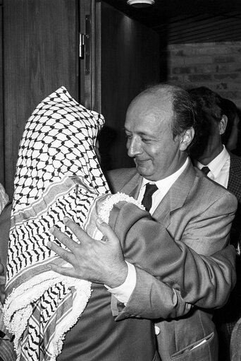 Suriet 1: Oficial visit of Yasser ARAFAT to the European Parliament. Meeting with the Communist group