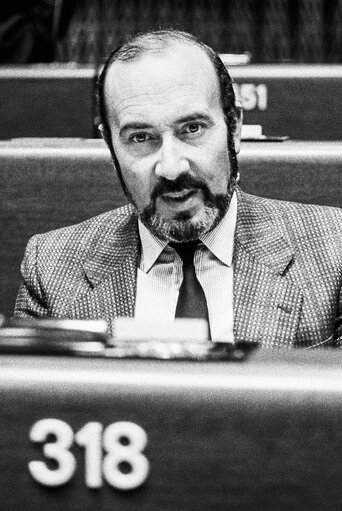 Fotografija 11: The delegue Zenon-Jose LUIS PAZ during a session in Strasbourg in March 1986.