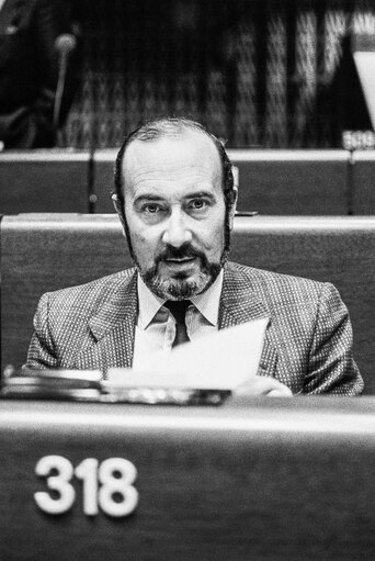 Fotografija 12: The delegue Zenon-Jose LUIS PAZ during a session in Strasbourg in March 1986.