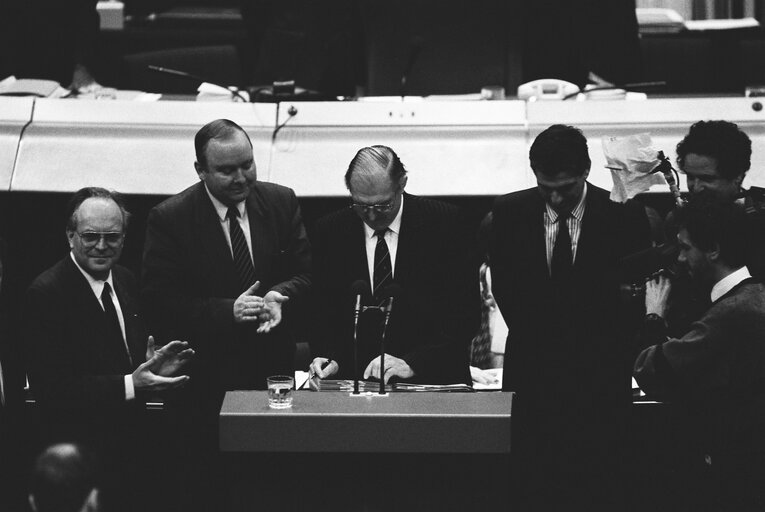 Fotografi 10: Plenary session in Strasbourg - Adoption and signature of the 1989 budget