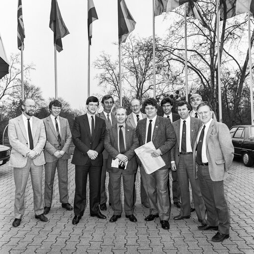 Zdjęcie 18: Family picture with British Mep's and their guests