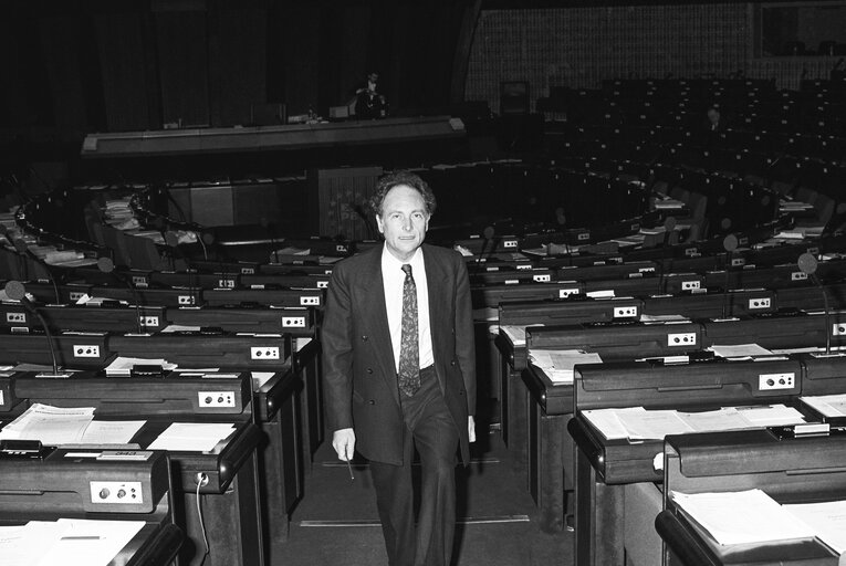 Nuotrauka 2: Portrait of MEP Eduardo PUNSET i CASALS in December 1988.