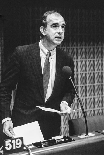 Fotografie 2: Portrait of MEP Francois ROELANTS DU VIVIER during a plenary session at the European Parliament