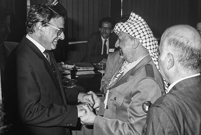 Photo 1: Oficial visit of Yasser ARAFAT to the European Parliament. Meeting with Luis PLANAS PUCHADES