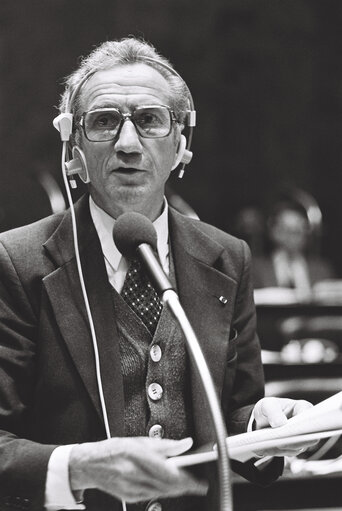 The delegue Maurice DEWULF during a session in Luxembourg in October 1977.