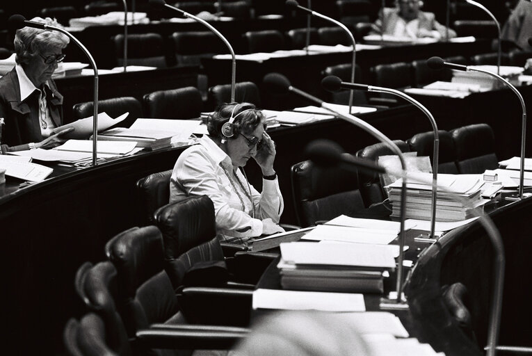 Fotogrāfija 1: The delegue Karen DAHLERUP during a session in October 1977.