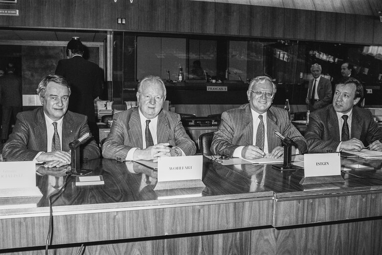 Fotografia 7: Meeting between members of the Socialist and Democratic group and European Popular Party at the European Parliament