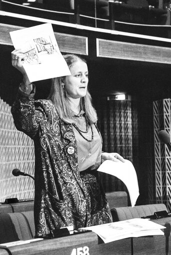 Fotografija 19: The MEP Carole TONGUE during a session in Strasbourg in March 1986.