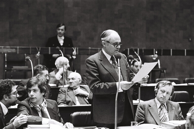 Foto 13: The delegue Michael Norman SHAW during a session in Luxembourg in October 1977.