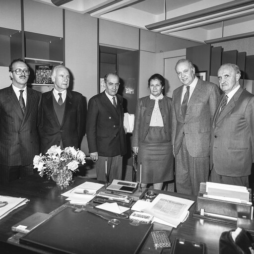 Zdjęcie 33: Mep Simone VEIL meets with guests at the EP in Strasbourg