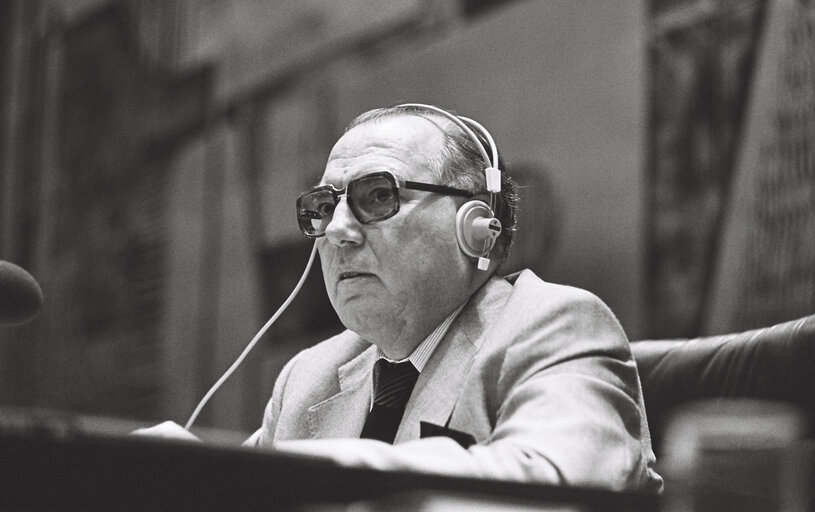 Foto 34: The Vice President Hans August LUCKER during a session in Luxembourg in October 1977.