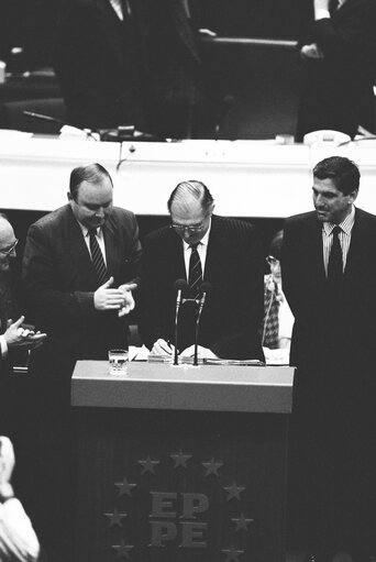 Fotografi 14: Plenary session in Strasbourg - Adoption and signature of the 1989 budget