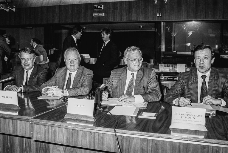 Foto 8: Meeting between members of the Socialist and Democratic group and European Popular Party at the European Parliament