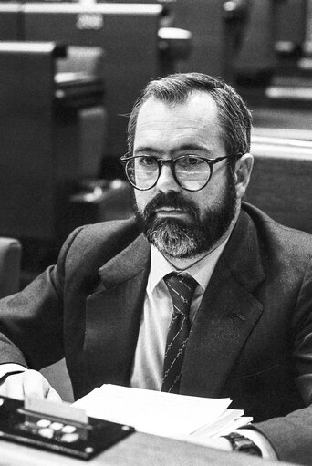 Fotografija 10: The delegue Miguel ARIAS CANETE during a session in Strasbourg in March 1986.