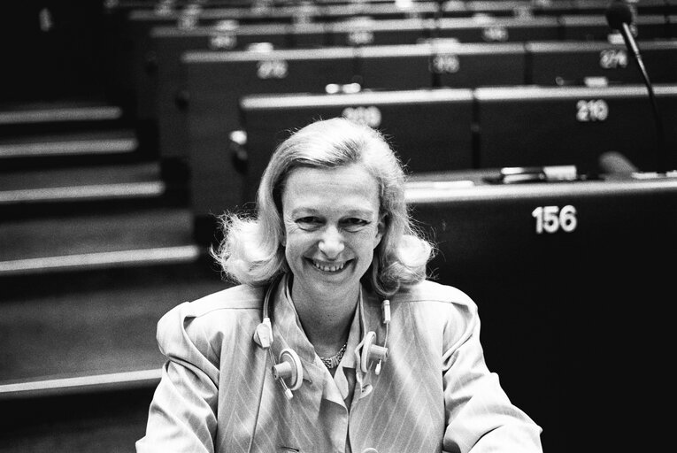 Billede 4: MEP Nicole FONTAINE in the EP in Strasbourg in April 1988