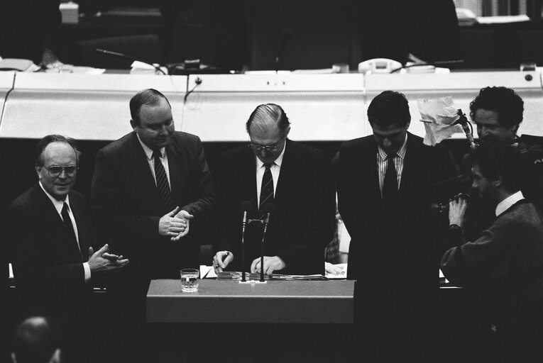 Fotografia 15: Plenary session in Strasbourg - Adoption and signature of the 1989 budget