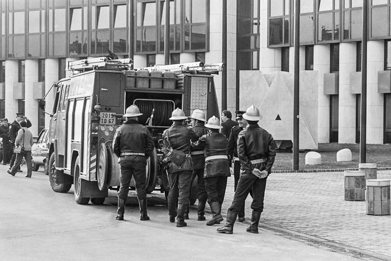 Fotogrāfija 3: Firemen at the European Parliament in Strasbourg