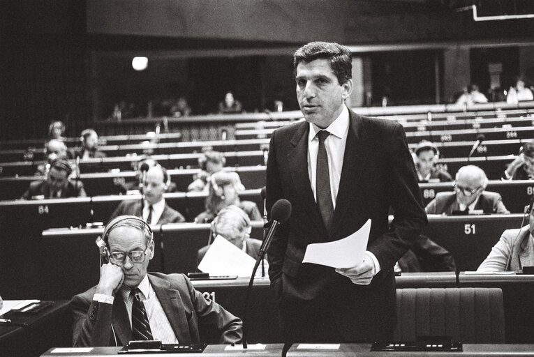 Fotografie 4: Portrait of MEP Ioannis PAPANTONIOU during his speech at the plenary session