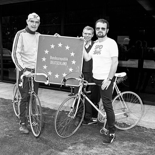 Fotografia 3: Dieter ROGALLA on his bicycle in June 1987, Europe without borders