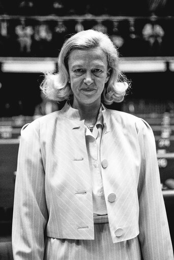 Φωτογραφία 1: MEP Nicole FONTAINE in the EP in Strasbourg in April 1988