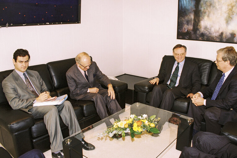 Photo 2: Klaus HANSCH - EP President meets with the president of the European Monetary Institute