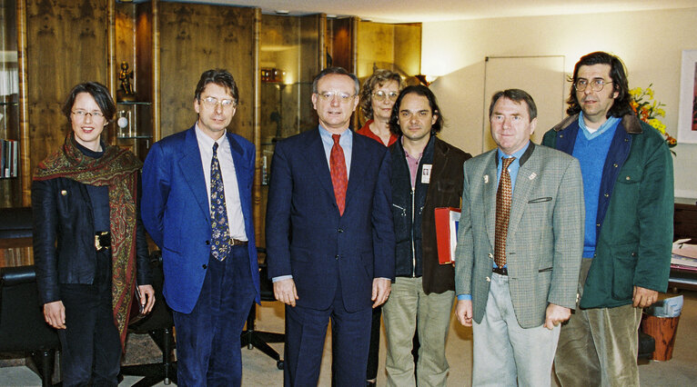 Valokuva 2: EP President meets with MEP Alexander LANGER and guests