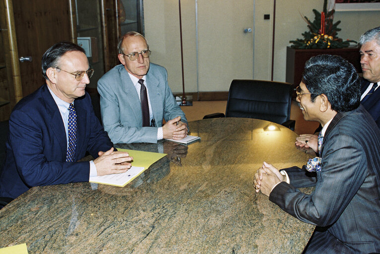 Foto 2: Klaus HANSCH EP President meets with guests at the European Parliament in Strasbourg