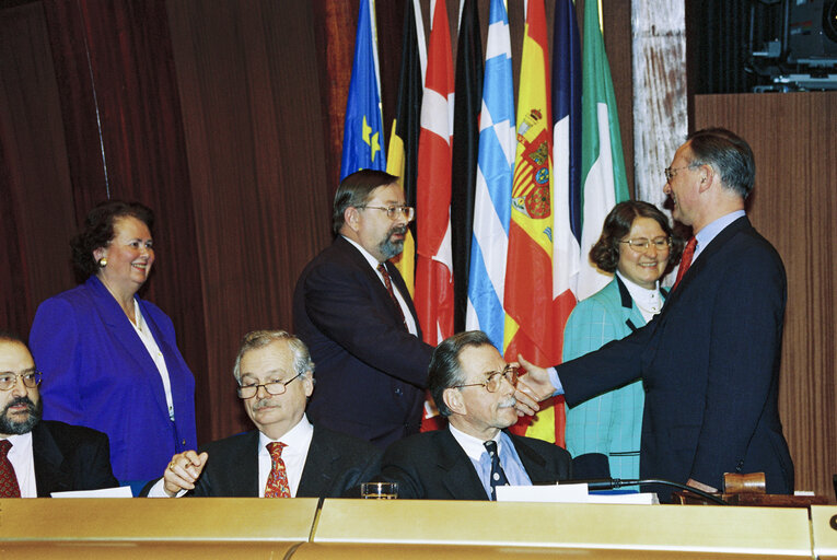 Fotografia 44: Arrival of the observers and MEPs for Sweden, Austria and FInland following the 1995 enlargement