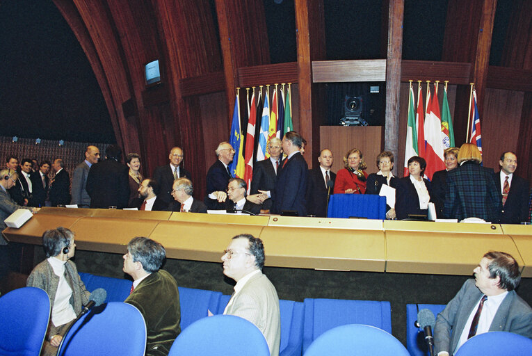 Zdjęcie 1: Arrival of the observers and MEPs for Sweden, Austria and FInland following the 1995 enlargement