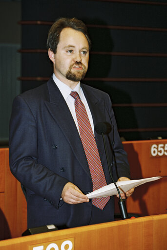 Zdjęcie 4: MEP Peter TRUSCOTT during the plenary session at the European Parliament in Brussels.