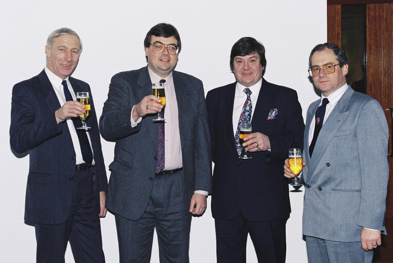 Foto 4: British socialist MEPs with guests in Brussels