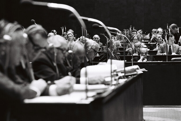 Fotografija 2: MEP's voting during a session in Luxembourg in October 1977.