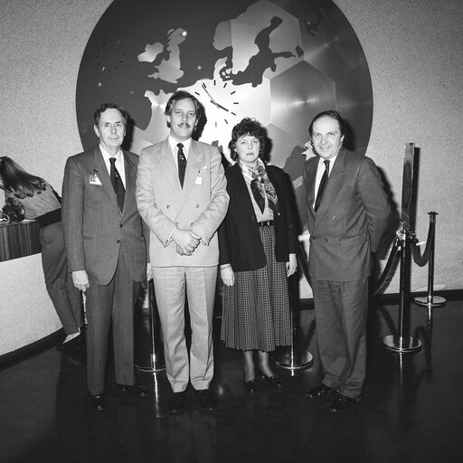 MEP Richard J. SIMMONDS with a group of visitors from the Isle of Wight in December 1988