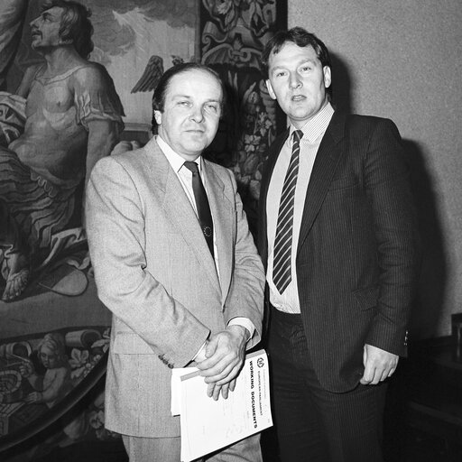 Nuotrauka 4: MEP Richard J. SIMMONDS meets with visitor at the European Parliament in Strasbourg