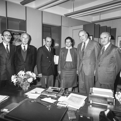 Zdjęcie 32: Mep Simone VEIL meets with guests at the EP in Strasbourg