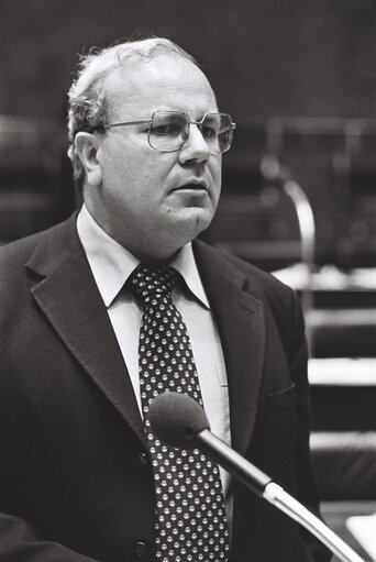 The delegue Martin BANGEMANN during a session in October 1977.