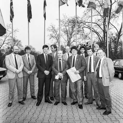 Zdjęcie 14: Family picture with British Mep's and their guests