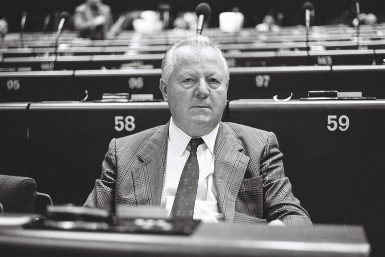 Fotografie 8: Portrait of MEP Joseph WOHLFART during the plenary session at the European Parliament