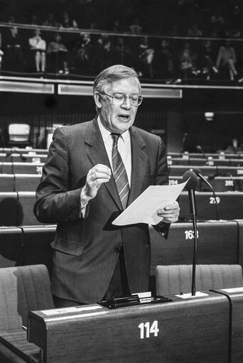 Fotografija 24: The MEP Lambert CROUX during a session in Strasbourg in March 1986.