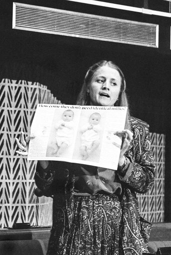 Fotografija 18: The MEP Carole TONGUE during a session in Strasbourg in March 1986.