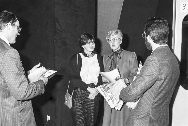 Zdjęcie 23: Mep Beate Ann BROOKES meets with a guest at the European Parliament in Strasbourg