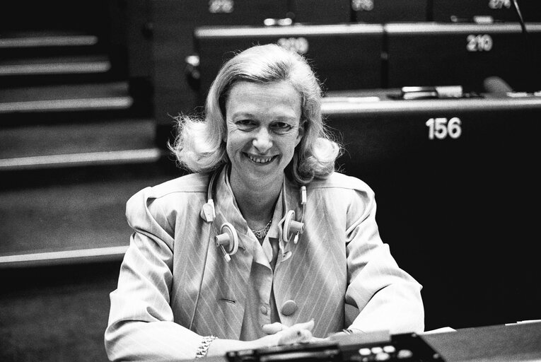 Φωτογραφία 6: MEP Nicole FONTAINE in the EP in Strasbourg in April 1988