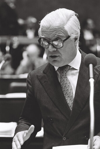 Foto 18: The delegue Pietro LEZZI during a session in Luxembourg in October 1977.