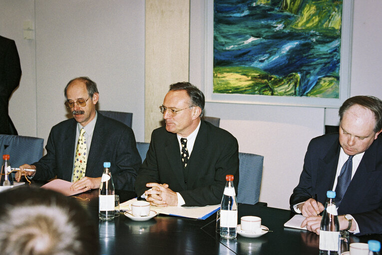 Photo 2: Klaus HANSCH EP President meets with Lennart MERI