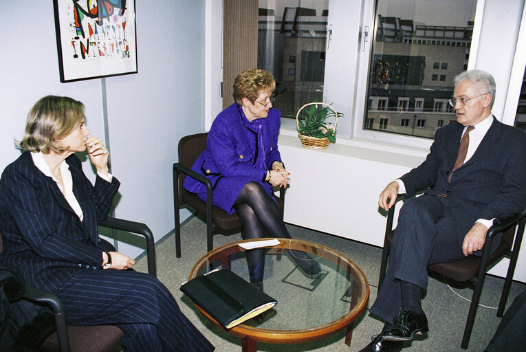 Fotagrafa 5: The Commissioner in charge of Regional Policy meets with French socialist leader Lionel JOSPIN in February 1996