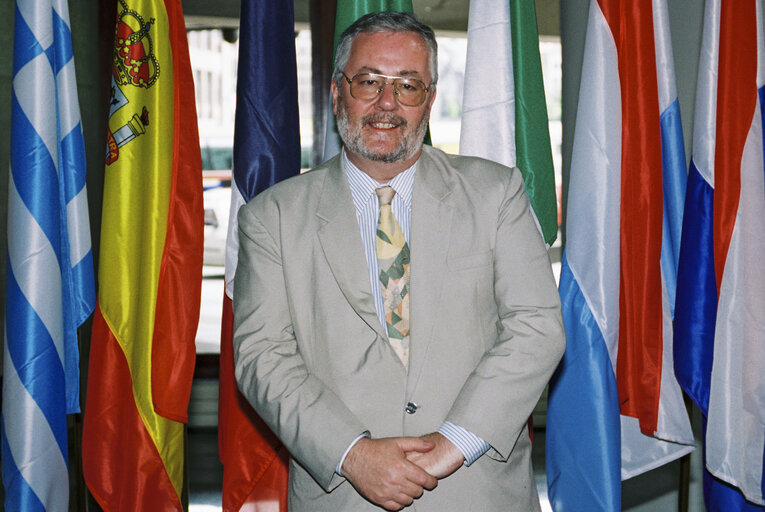 Fotografi 5: Portrait of MEP Hugh KERR in Brussels