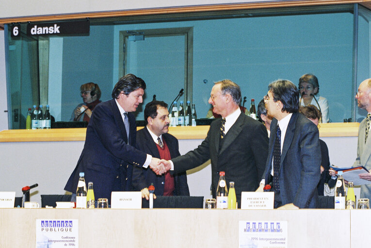 Fotografija 19: Committee on Institutional Affairs - Public hearing - 1996 Intergovernmental Conference - The European Parliament : A Sounding Board for Europe's Citizens