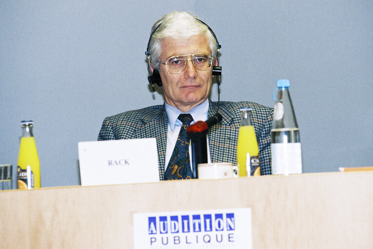 Fotografija 16: Committee on Institutional Affairs - Public hearing - 1996 Intergovernmental Conference - The European Parliament : A Sounding Board for Europe's Citizens