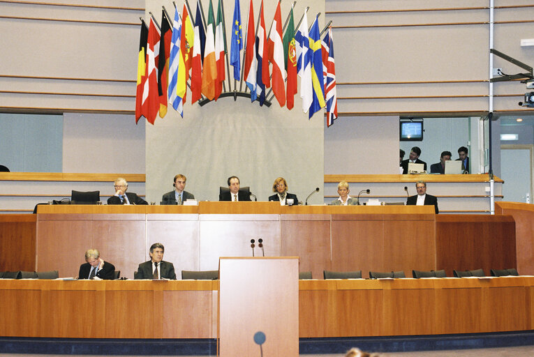 Fotografija 1: EP Vice-President presides over a plenary session in Brussels