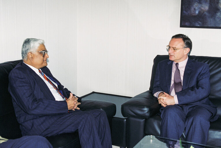 Fotografija 2: EP President meets with a visitor in Brussels